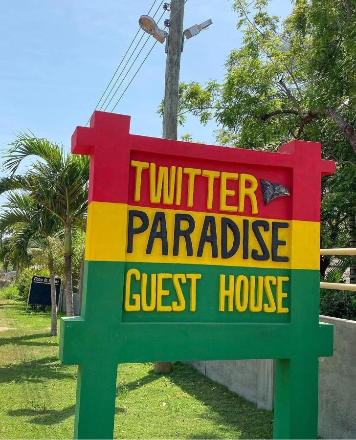 Twitter Paradise Ampeni Luaran gambar